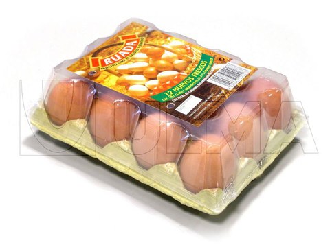 Confezionamento di vassoi di uova in flow pack