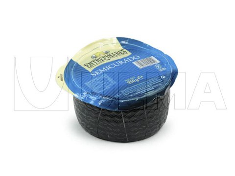 Confezionamento di formaggio intero in termoformato sottovuoto in film flessibile