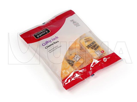 Confezionamento di mini formaggi avvolti in termoformato in verticale con film laminato.