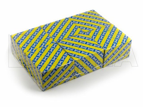 CONFEZIONAMENTO CON FILM POLIETILENE DI BASSA DENSITA' DI APPLICAZIONI DI SCATOLE DI CARTONE CON CUSCINETTI