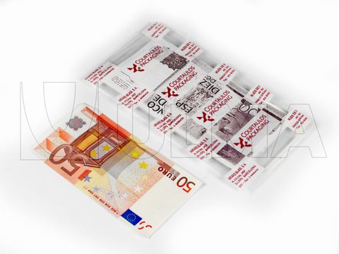 Confezionamento di cartamoneta con termoformatrice sottovuoto con film flessibile