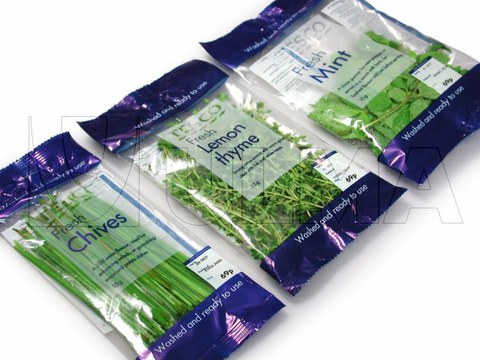 Confezionamento di erbe aromatiche in flow pack
