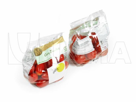 Confezionamento pomodori ciliegino in verticale con fondo stabile e film BOPP.