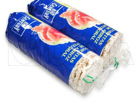 Confezionamento di biscotti di riso dietetico in flow pack