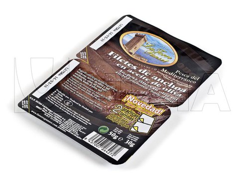 Confezionamento bipack di acciughe in olio d'oliva oliva in film rigido termoformato