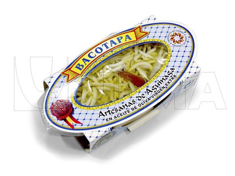 Confezionamento di anguille con olio d'oliva in vaschetta termosaldata