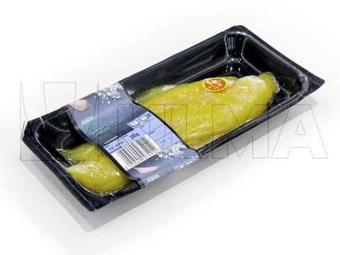 Confezionamento di filetti di pangasio affumicato in skin termoformato