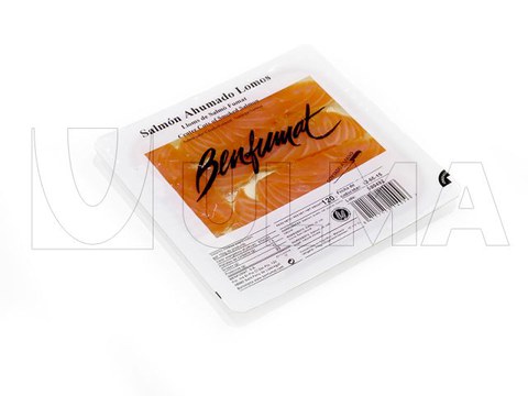 Confezionamento di lombi di salmone affumicato in termoformato