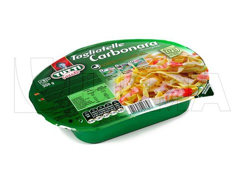 Confezionamento di pasta alla carbonara in termosaldato in confezione adatta per microonde.