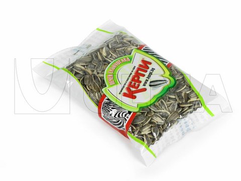 Confezione di noci, semi di zucca, noccioline ecc...con macchina confezionatrice verticale in atmosfera modificata film BOPP e laminato